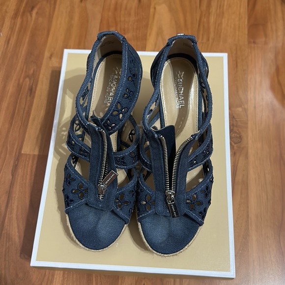 Michael Kors Damita Floral Wedge, Canvas, size 6.5 - Picture 3 of 4